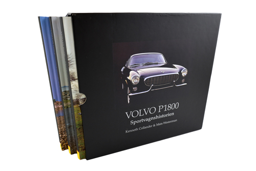 Bok P1800 Sportvagnshistorien i tre delar i gruppen Volvo / P1800 / Øvrig / Litteratur P1800 1961-73 hos Jørgenrud Bil og Deler AS (10950)