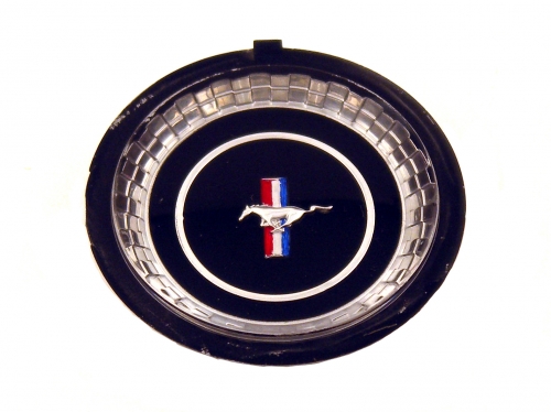 Emblem Rattnav 67 Mustang i gruppen Ford/Mercury / Ford Mustang 65-73 / Styring/fjæring / Rattstang/ratt / Rattkomponenter Mustang 65-73 hos Jørgenrud Bil og Deler AS (C7ZZ-3649-A)