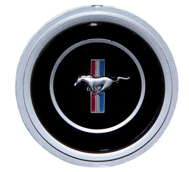 Emblem Rattcentrum 70-73 i gruppen Ford/Mercury / Ford Mustang 65-73 / Styring/fjæring / Rattstang/ratt / Rattkomponenter Mustang 65-73 hos Jørgenrud Bil og Deler AS (D0ZZ-3649)