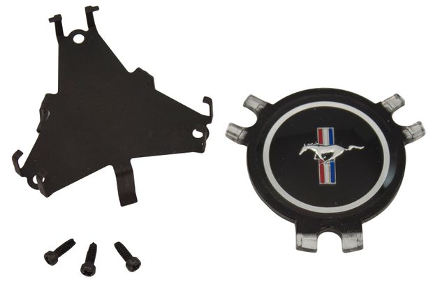 Emblem rattcentrum Mustang deluxe 65-66 i gruppen Ford/Mercury / Ford Mustang 65-73 / Styring/fjæring / Rattstang/ratt / Rattkomponenter Mustang 65-73 hos Jørgenrud Bil og Deler AS (STE-656-037)