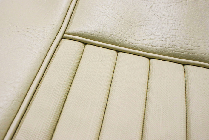 Klädsel Framsäte P1800 61-62 vit (vinyl)